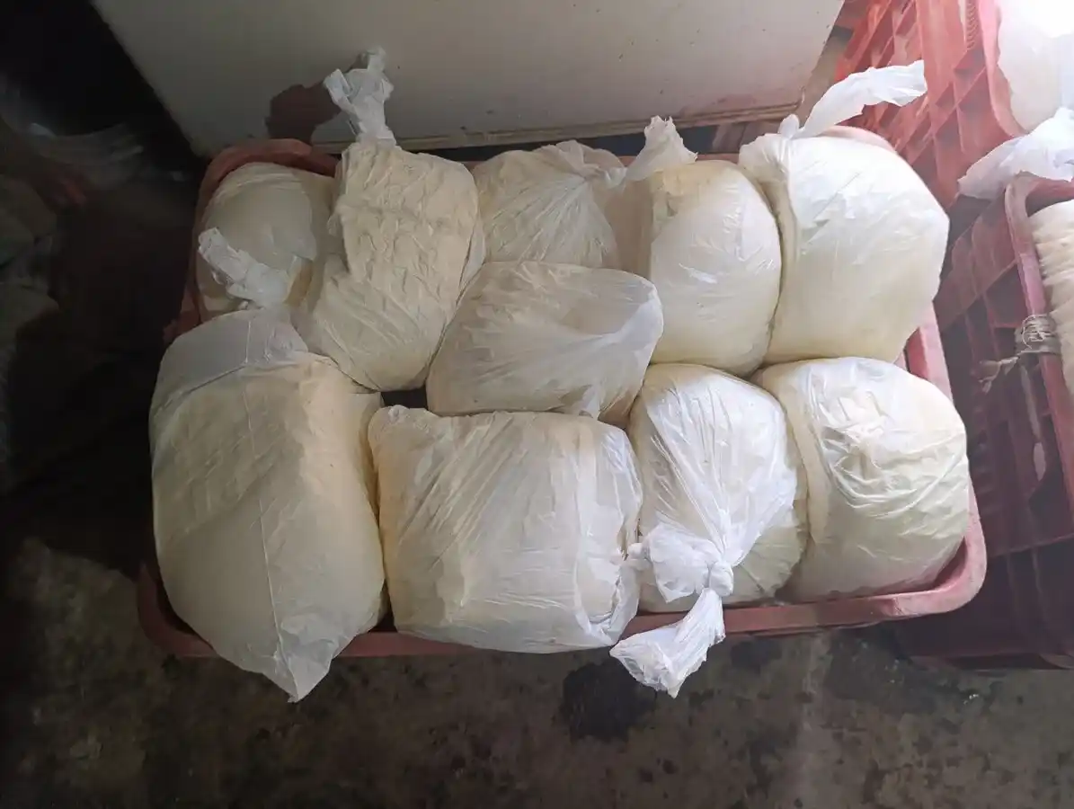 Productores de queso artesanal en Perú