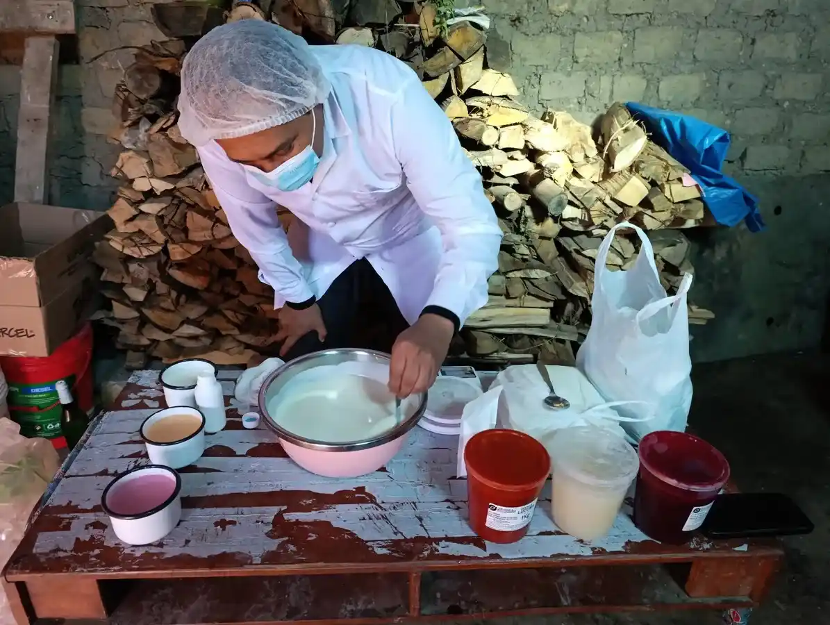 Elaboración de yogurt artesanal en AgroChaclla